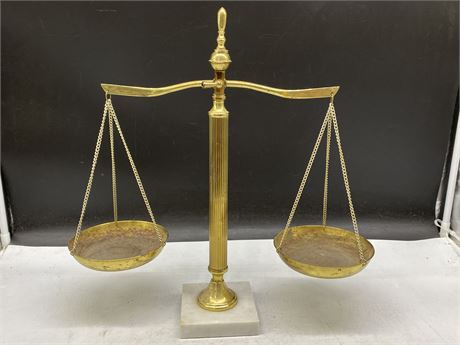 ANTIQUE BRASS SCALE W/MARBLE BASE (16”X16”)