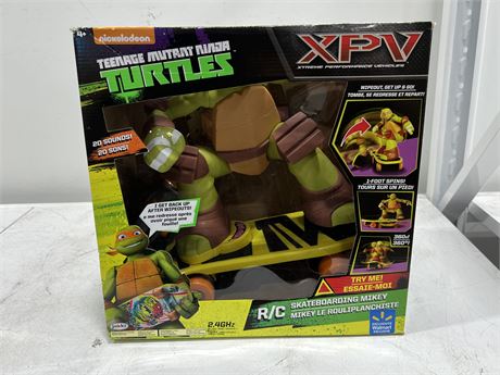 TMNT SKATEBOARDING MIKEY RC TOY IN BOX