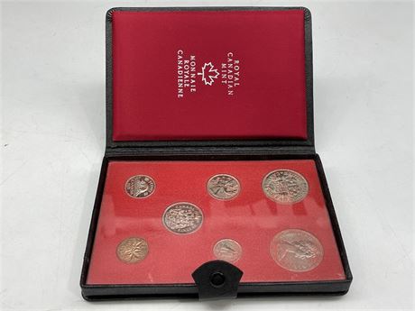 1971 ROYAL CANADIAN MINT COIN SET IN CASE