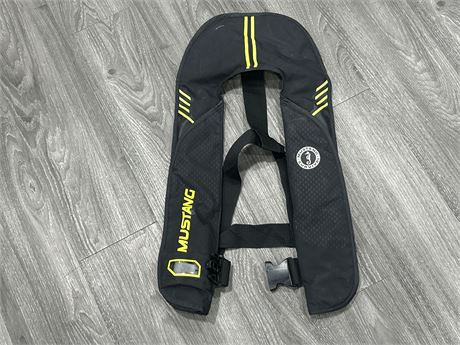 MUSTANG LIFE VEST - WORKING CONDITION