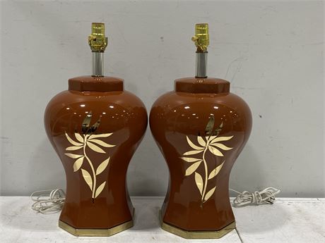 2 LARGE VINTAGE TABLE LAMPS (20.5” TALL)