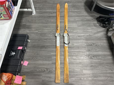 ANTIQUE WOODEN KANDAHAR DOWNHILL SKIS MADE IN NORWAY