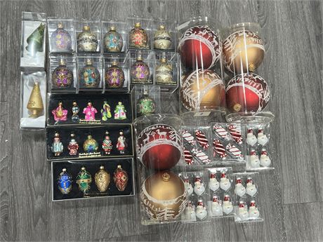 LOT OF NEW LONDON DRUGS HAND CRAFTED XMAS ORNAMENTS