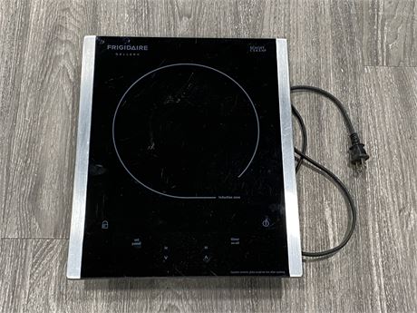 FRIGIDAIRE GALLERY INDUCTION COOKTOP 1300W - WORKS GREAT