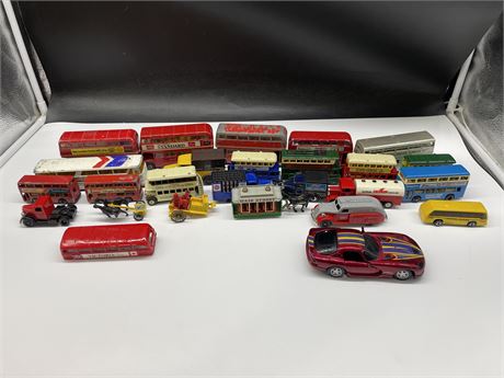 LOT OF ENGLISH MADE BUSSES HOT WHEELS, MATCHBOX, DINKY TOYS, ETC