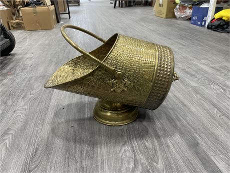 UNIQUE BRASS EARLY FOOTED COAL BUCKET 18”x12”x11”