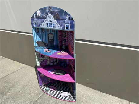 MONSTER HIGH DOLL HOUSE W/ DOLL 50”x27” (HEAVY - GOOD QUALITY)