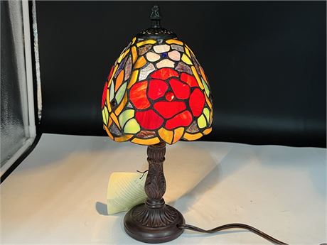 STAINED GLASS TIFFANY STYLE LAMP “ROSES” 13.5”