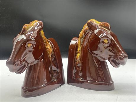VINTAGE PAIR OF BLUE MOUNTAIN POTTERY HORSE HEADS BOOKENDS - HARVEST GOLD