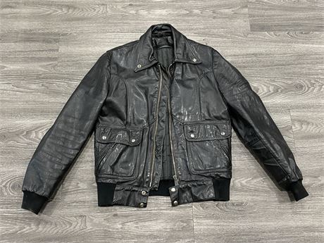 VINTAGE FALCON HEAVY LEATHER JACKET - SIZE 40–M/L (GREAT CONDITION)