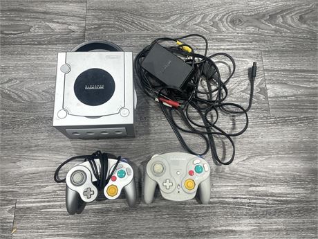 NINTENDO GAMECUBE CONSOLE W/ 2 CONTROLLERS & CORDS