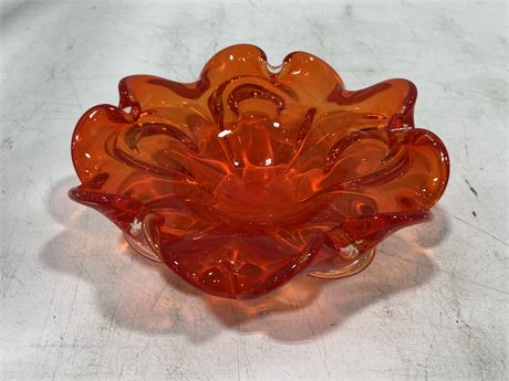 1970s LARGE CHALET STYLE ART GLASS (10” wide)