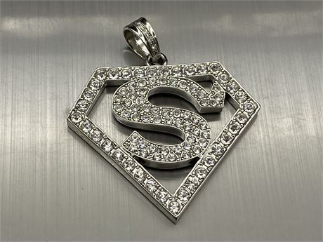 LARGE SILVER PLATED W/WHITE SHINY GLASS STONES SUPERMAN PENDANT
