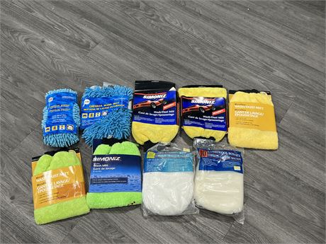 LOT OF MOSTLY NEW MOSTLY MICRO FIBRE CAR WASH MITTS & ECT