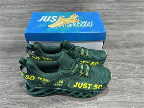 NEW SIZE 9 “JUST SOSO” RUNNERS