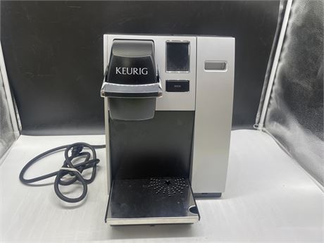 KEURIG K150 COFFEE MACHINE (TESTED)