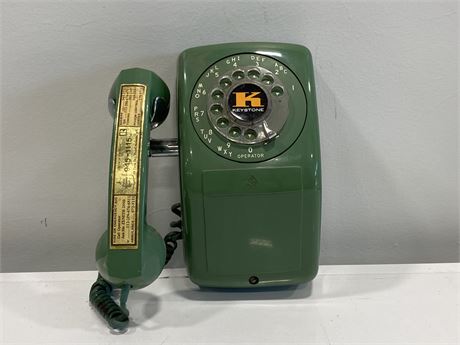 VINTAGE GREEN ROTARY PHONE