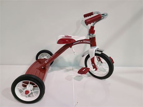 RADIO FLYER TRICYCLE WITH MAPLE LEAF ON SEAT