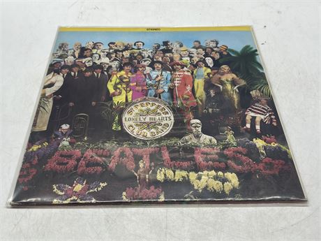 BEATLES - SGT PEPPERS LONELY HEARTS CLUB BAND - VG (Slightly scratched)