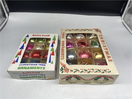 2 BOXES OF VINTAGE CHRISTMAS ORNAMENTS (23 TOTAL)