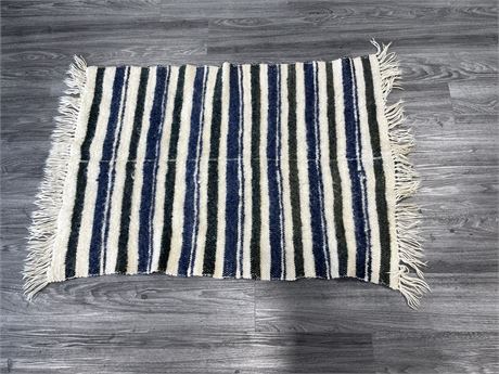 VINTAGE HAND KNOTTED RUG (54x33”)