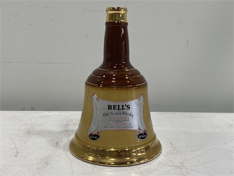 VINTAGE WADE BELL’S OLD SCOTCH WHISKEY BOTTLE