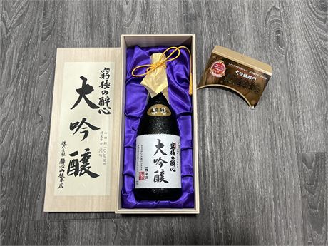 NEW SEALED 720ML BOTTLE OF CHINESE LIQOUR