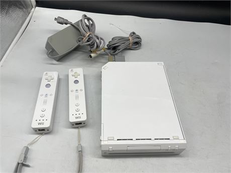 WHITE WII WITH CORDS AND 2 CONTROLLERS
