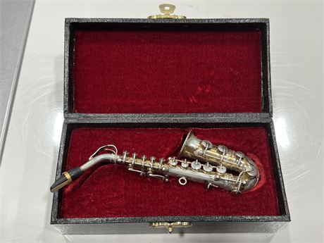 MINIATURE STERLING SILVER SAXOPHONE (5”)
