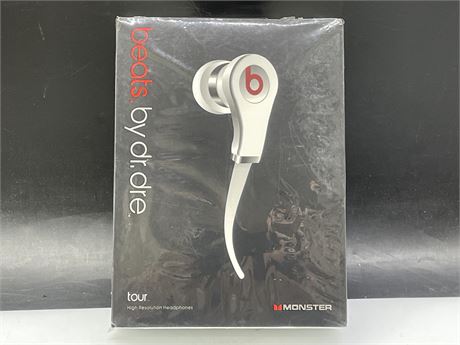 FACTORY SEALED MONSTER BEATS BY DR. DRE TOUR