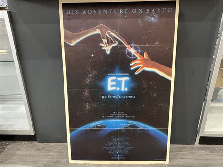 1982 E.T. MOVIE POSTER - DRY MOUNTED (26”x41”)