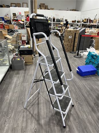 FOLDABLE 4 STEP LADDER - 5FT TALL
