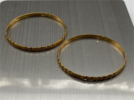 PAIR OF GOLD PLATED HAND CRAFTED BANGLES