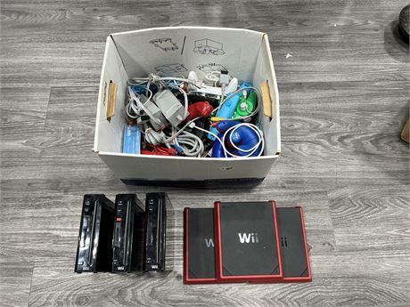 LOT OF WII HARDWARE AND CONTROLLERS - TESTED WORKING