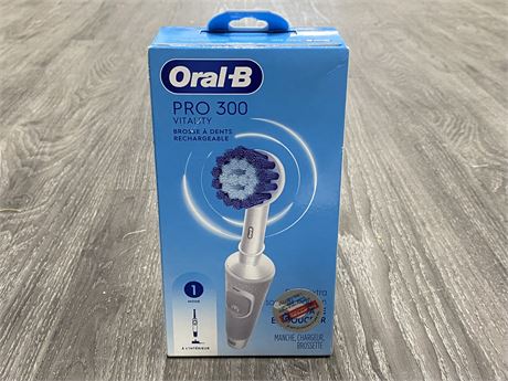 NEW ORAL B 300 ELECTRIC TOOTHBRUSH