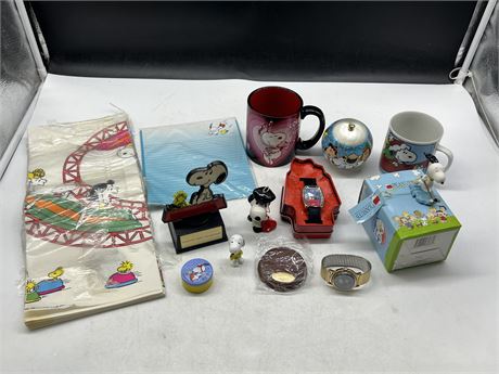LOT OF SNOOPY COLLECTABLES INCLUDING WATCH DATED 1958