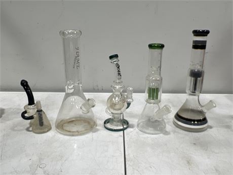 5 GLASS BONGS - NEED STEMS (Tallest is 12”)