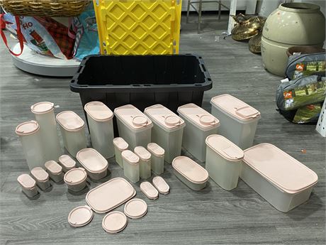 LARGE LOT OF VINTAGE TUPPERWARE W/ PINK LIDS - 21 CONTAINERS INCLUDES LARGE TOTE