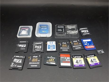 LARGE COLLECTION OF SD MEMORY CARDS