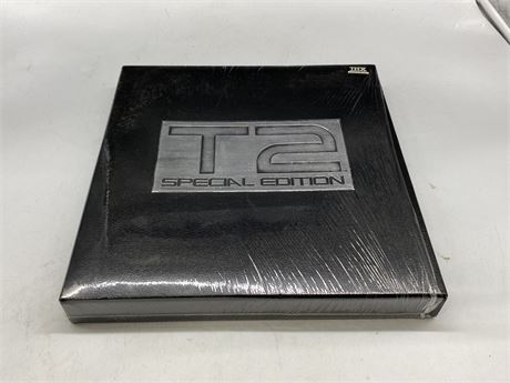 TERMINATOR 2 SPECIAL EDITION LASER DISC BOX SET (Good condition)