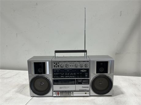 HITACHI TRK-9100HC STEREO RADIO / CASSETTE (Radio works, cassette does not)