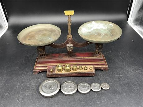 ANTIQUE WEIGHT SCALE W/ WEIGHTS