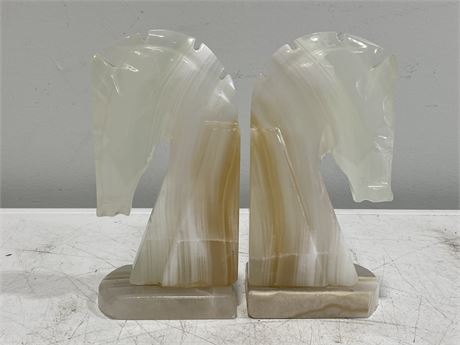 PAIR OF ONYX HORSE HEAD BOOKENDS / 1 SWIVELS (7.5”)
