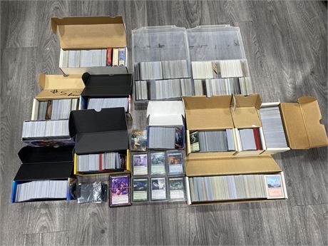 LARGE COLLECTION OF MAGIC THE GATHERING CARDS