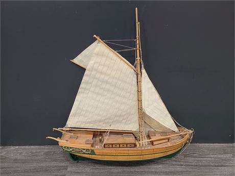 DETAILED WOOD MODEL BOAT SAIL SHIP "REGINA"