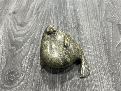 HAND CARVED SERPENTINE INUIT SEAL - SIGNED ON BASE - SIGNATURE ILLEGIBLE - 4”