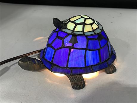 STAINED GLASS TURTLE LAMP (8”)