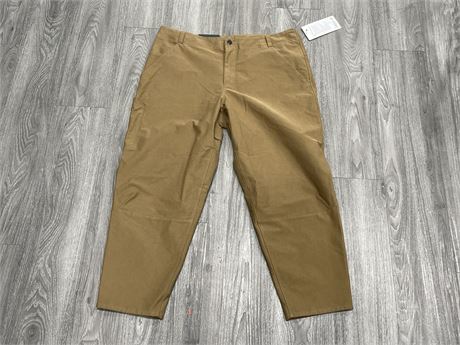 (NEW) LULULEMON UTILITECH CARPENTER PANT SIZE 38 WITH TAGS