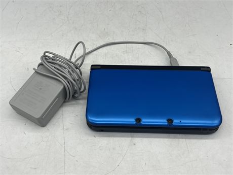 3DS XL BLUE W/CHARGER - WORKS