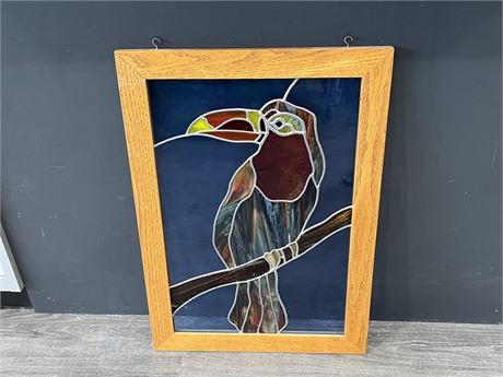 LARGE OAK FRAMED STAINED LEADED GLASS PARROT PANEL - 19”x29”